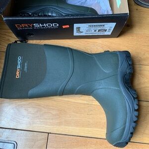 Dry shod tall waterproof insulated boots. Men’s 8. Or Women’s 9-10.